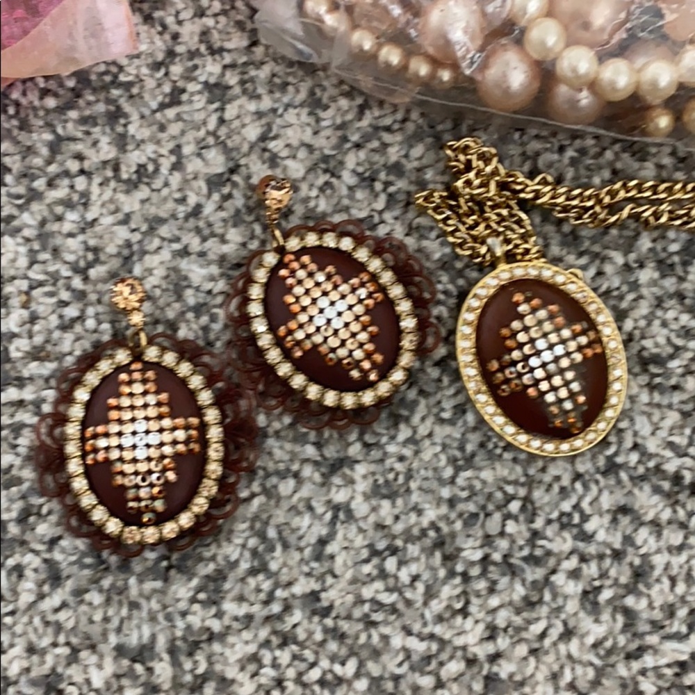 Tarina Tarantino earrings and necklace